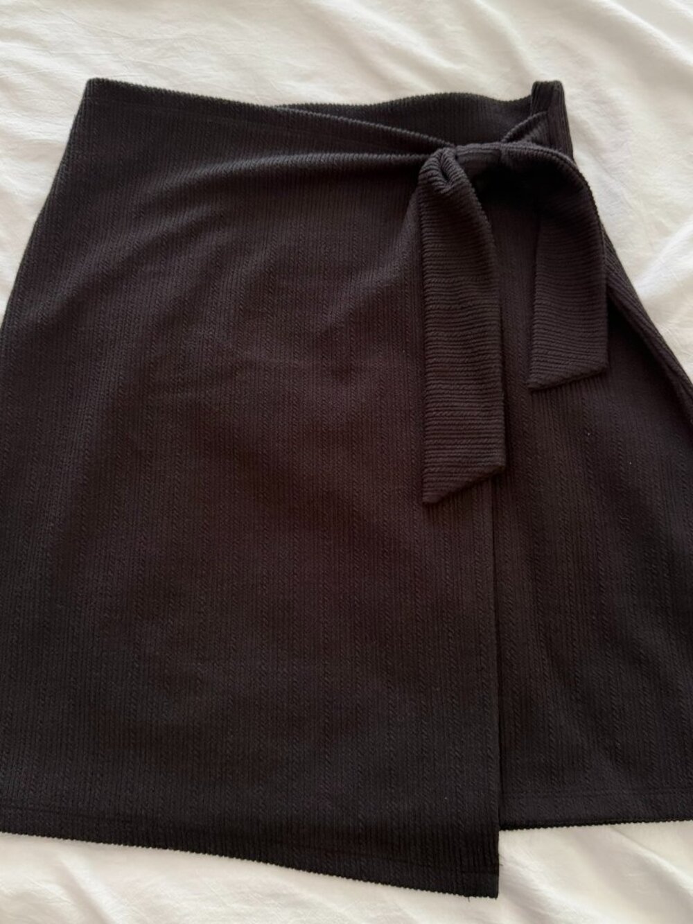 LOFT Black Knit Wrap Skirt Size 2 Tie Waist Mini Skirt